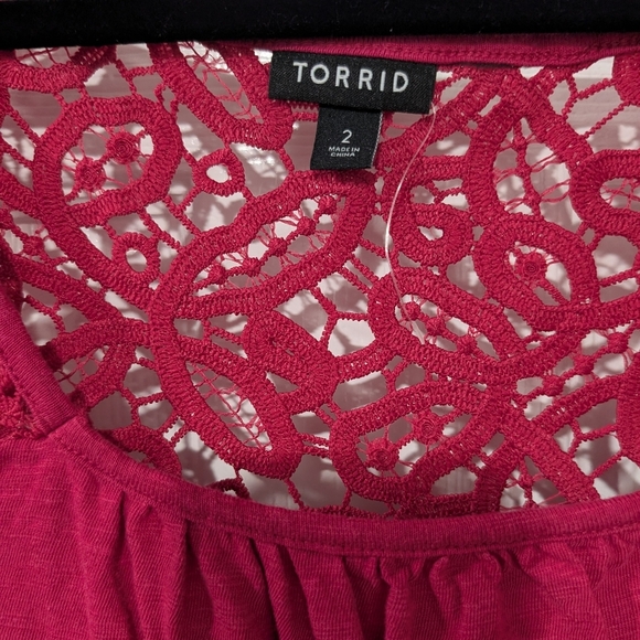 Torrid Cherries Jubilee Knit Square Neck Lace Inset Tank in Size 2 (18/20) - Picture 3 of 11